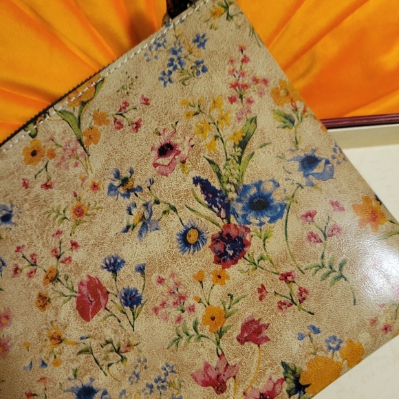 Patricia Nash Leather Floral Wristlet "Prairie" Pattern ~ NWT/NIB ~ Pretty! - Picture 14 of 16